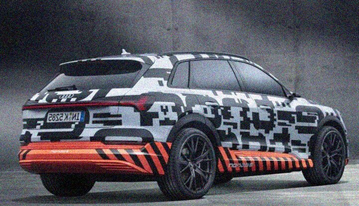 Audi e-tron: come gli specchietti e i display OLED portano l'autonomia a 400 KM