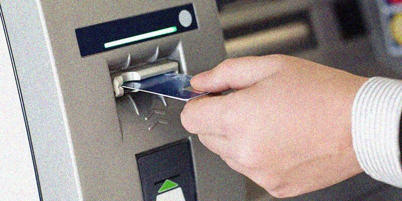 ATM truccati, attenti alle truffe in vacanza
