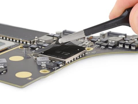 MacBook Pro 2018 alla prova iFixit: stessa bellezza interna di sempre, stessa impossibilità di aggiornamenti 3