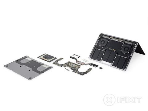 MacBook Pro 2018 alla prova iFixit: stessa bellezza interna di sempre, stessa impossibilità di aggiornamenti 4