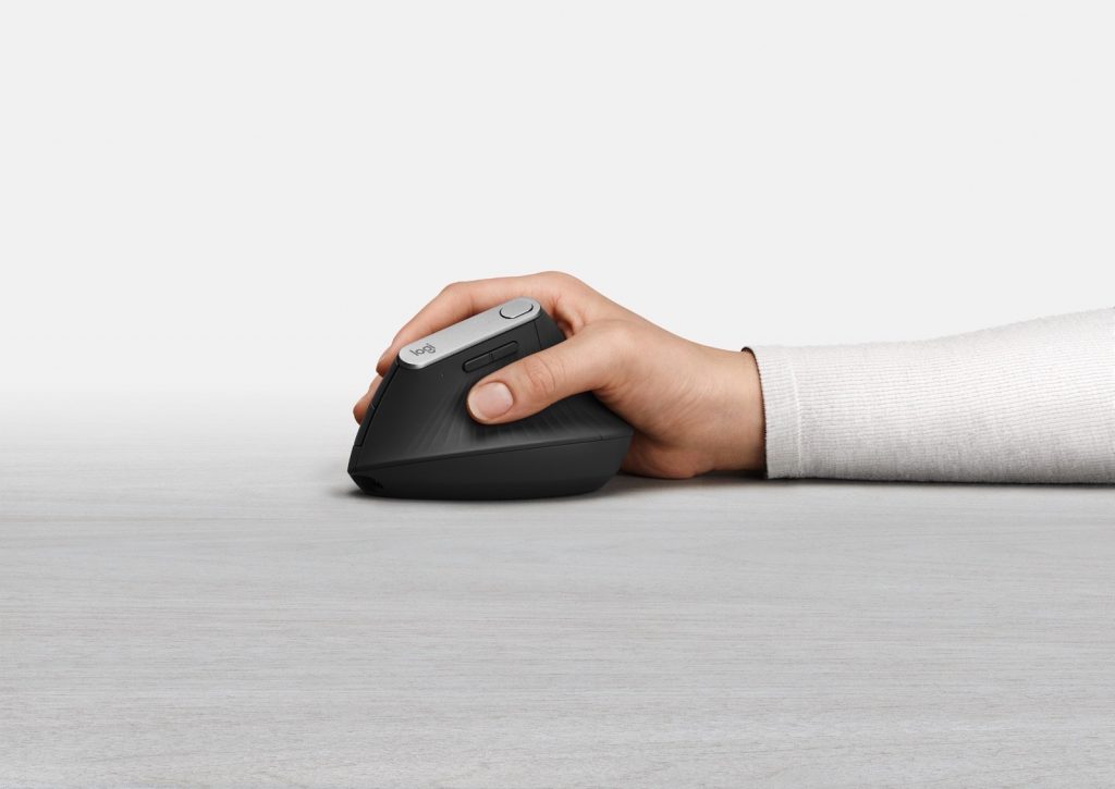 Logitech MX Vertical, il mouse che potrebbe salvarvi molti dolori al polso 1
