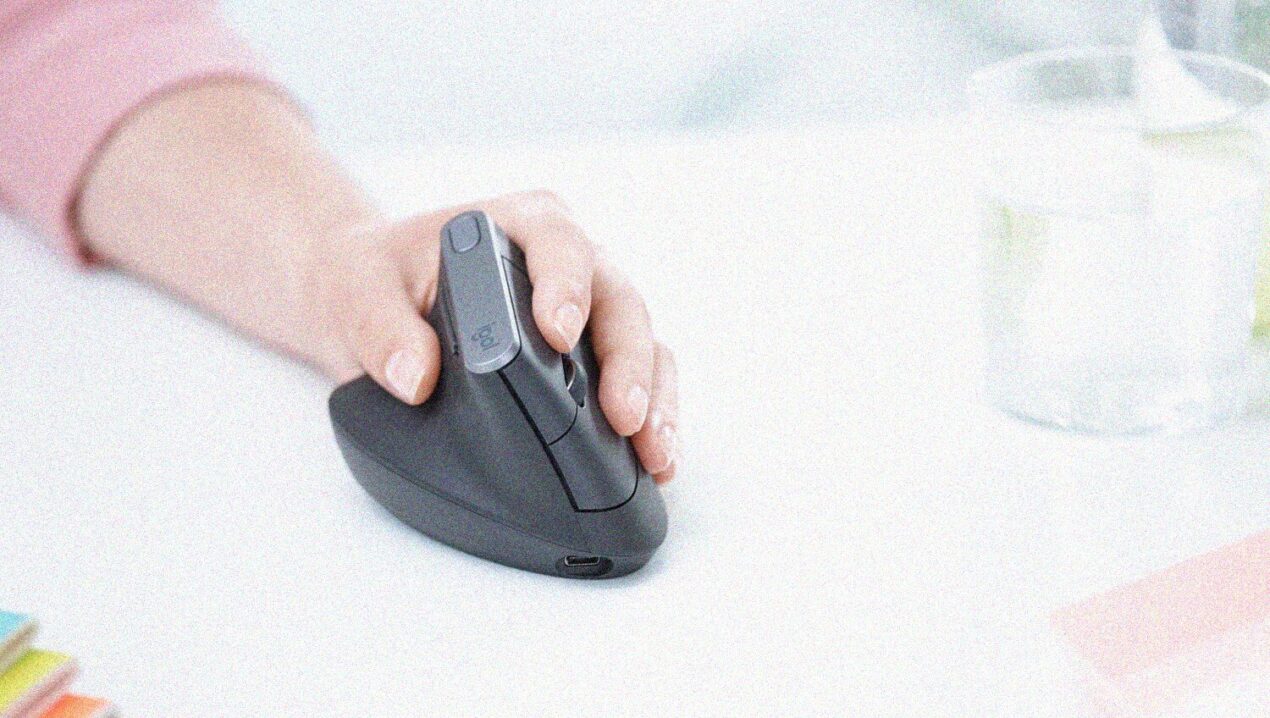 Logitech MX Vertical, il mouse che potrebbe salvarvi molti dolori al polso