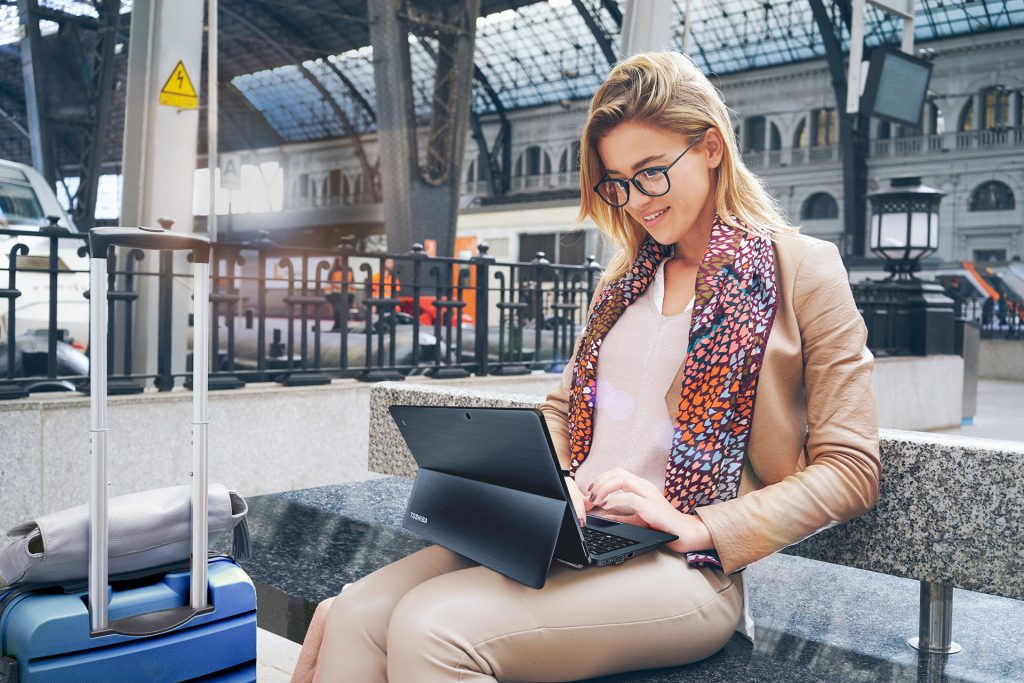 Toshiba_Portégé X30T-E Lifestyle_01