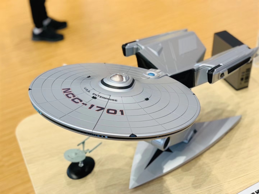 Fan di Star Trek? Non potete perdervi allora il Titanium Enterprise PC di Lenovo 1