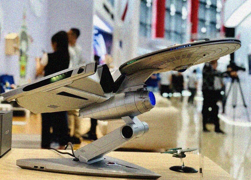 Fan di Star Trek? Non potete perdervi allora il Titanium Enterprise PC di Lenovo