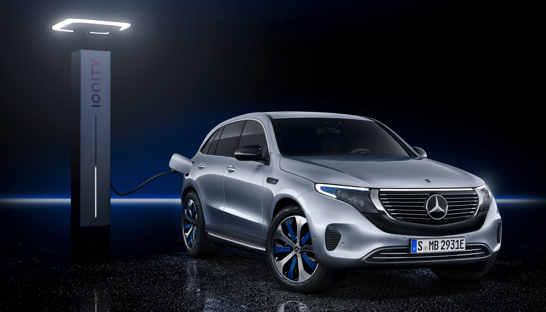 Mercedes-Benz presenta EQC, il suo primo SUV elettrico