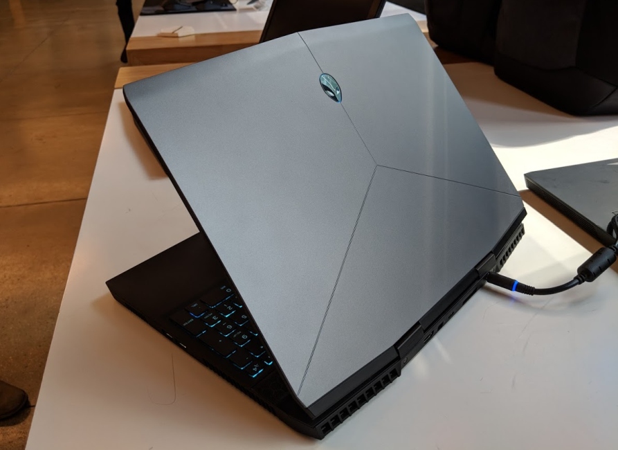 Dell Alienware m15 è un laptop da gaming super leggero e super personalizzabile 1