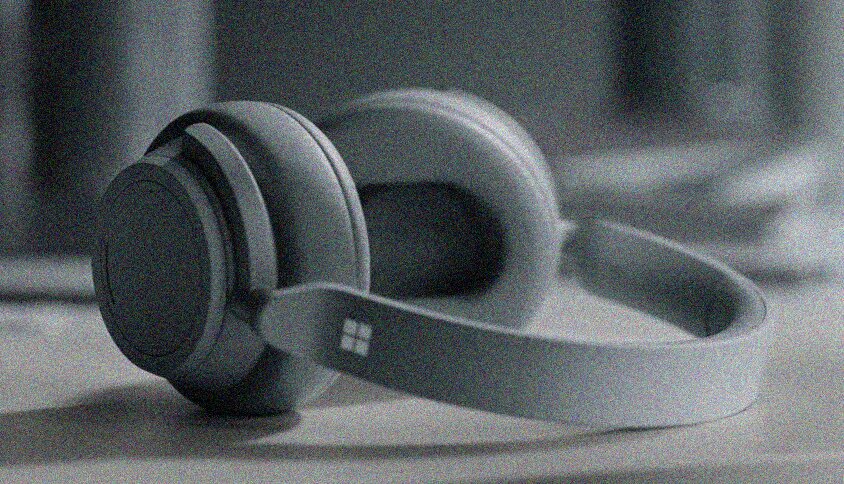 Microsoft Surface Headphones ufficiali con cancellazione attiva del rumore e Cortana