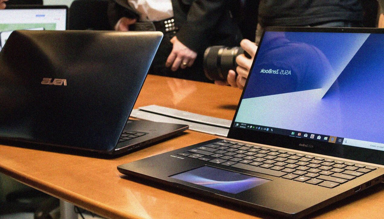 Asus ZenBook Pro 14 UX480 con tecnologia Screenpad disponibile in Italia a 1.699 euro