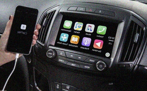 Opel integra Waze e Google Maps su Apple CarPlay anche in Italia