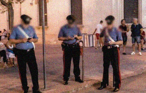Ai Carabinieri in servizio è stato vietato l'uso dello smartphone
