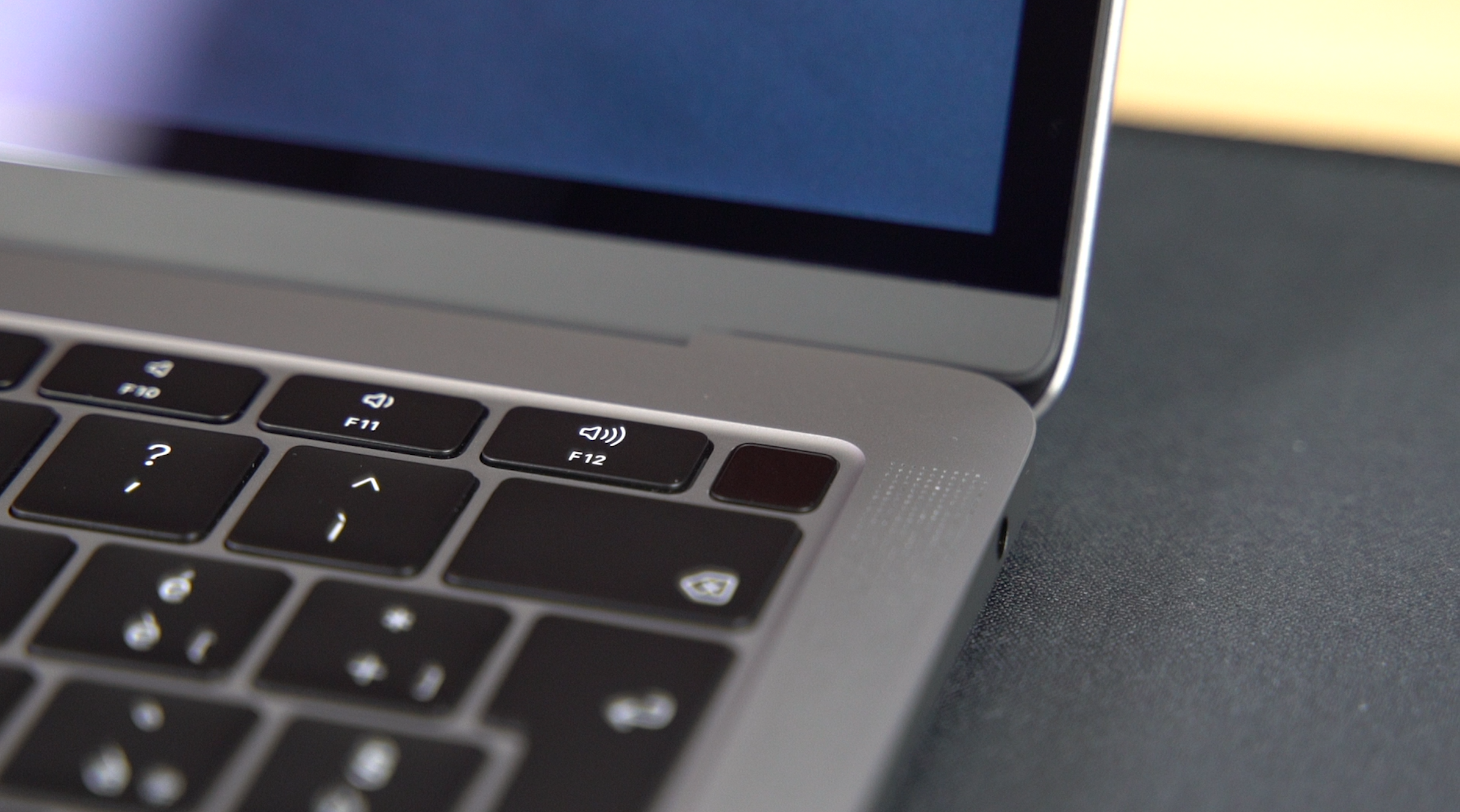 Apple rinnova i MacBook Pro con Intel Core i9 e una nuova generazione di tastiera a farfalla 2