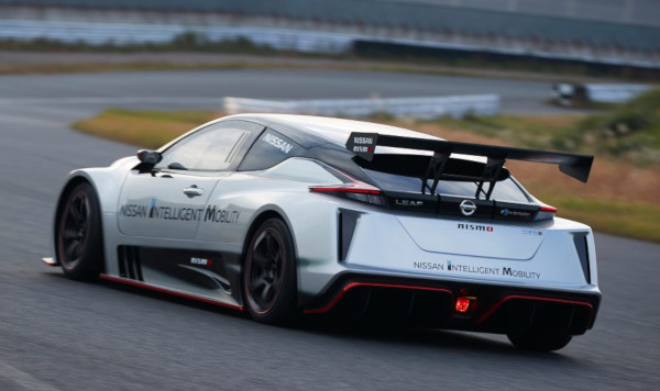 Nissan LEAF anche in versione NISMO RC con doppio motore elettrico
