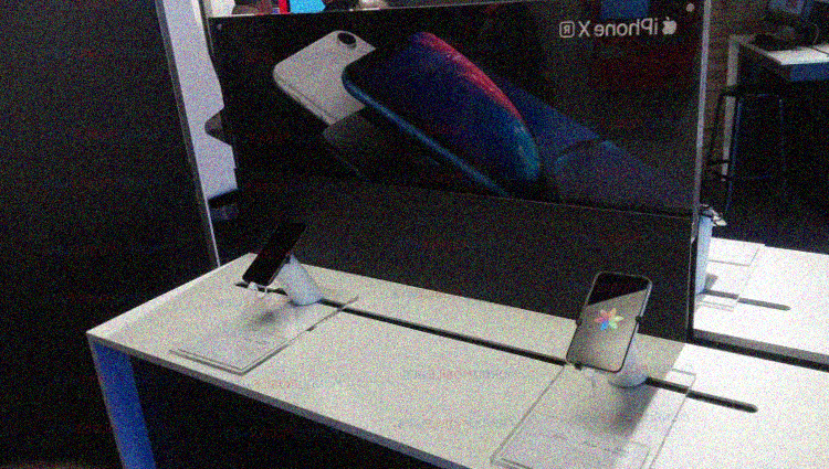 Iliad mette in mostra gli iPhone negli Iliad Store