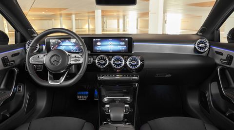 Mercedes A220 Sedan con piattaforma smart MBUX disponibile da 36.000 euro 2