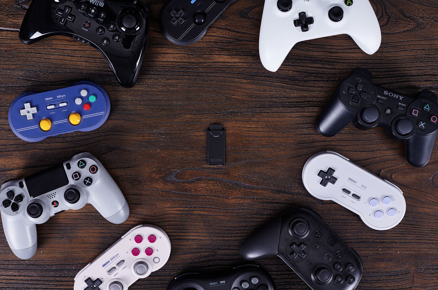 8BitDo sta per lanciare dei controller wireless in stile Sega Genesis 1
