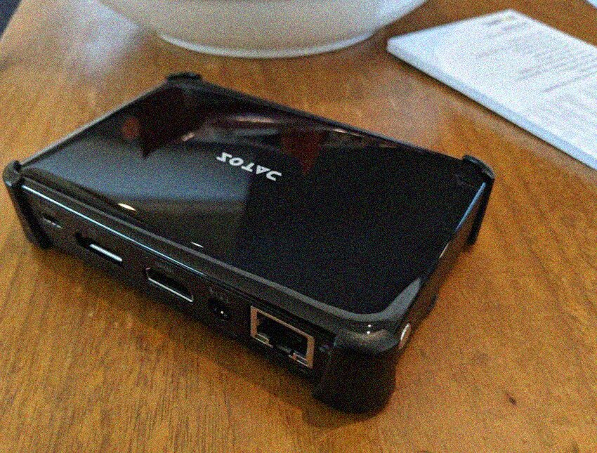Zotac Pico PI470 è un PC tascabile con CPU Intel Amber Lake
