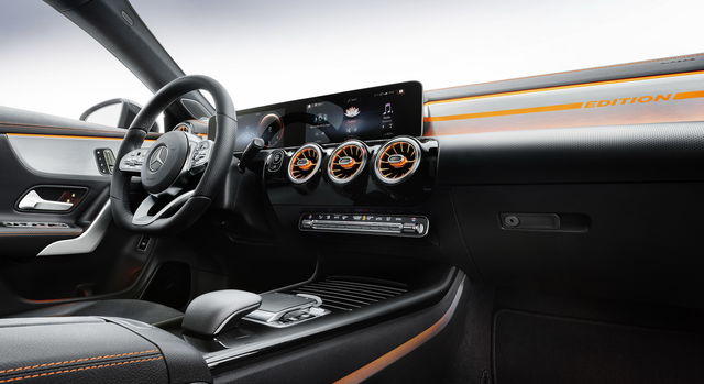 La nuova Mercedes CLA è una berlina con uno stile rivisitato e tanta tecnologia al suo interno 4