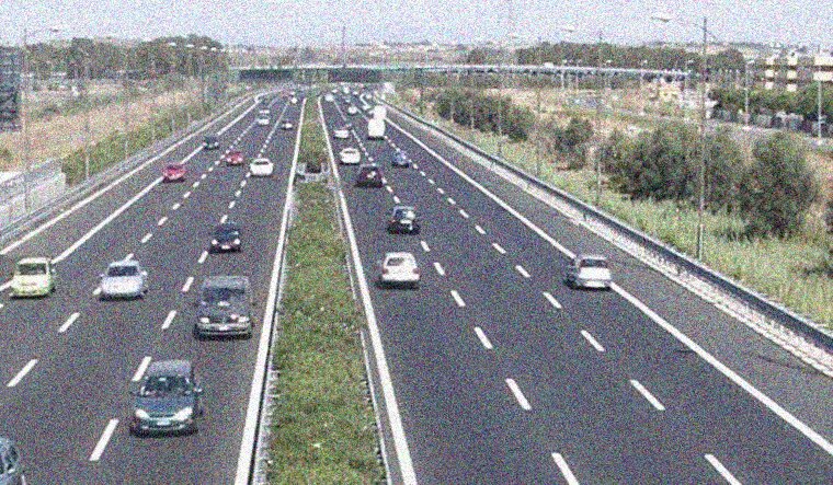 Di Maio e Di Battista propongono una tariffa unica europea al posto dei caselli autostradali