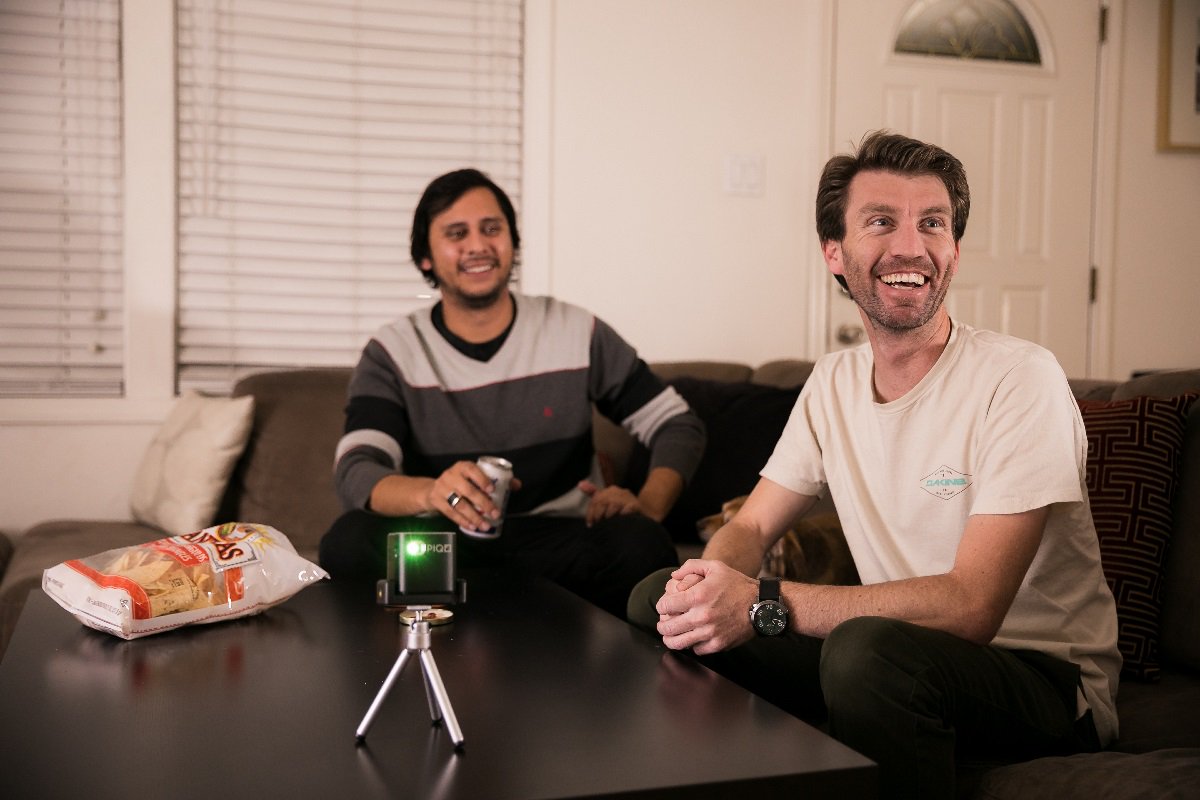 PIQO è un mini priettore Full HD con proiezione fino a 240 pollici 1