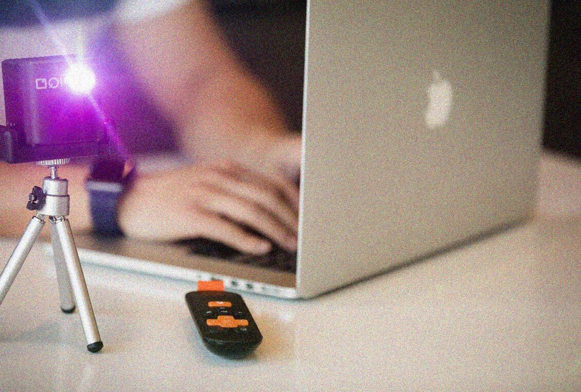 PIQO è un mini priettore Full HD con proiezione fino a 240 pollici