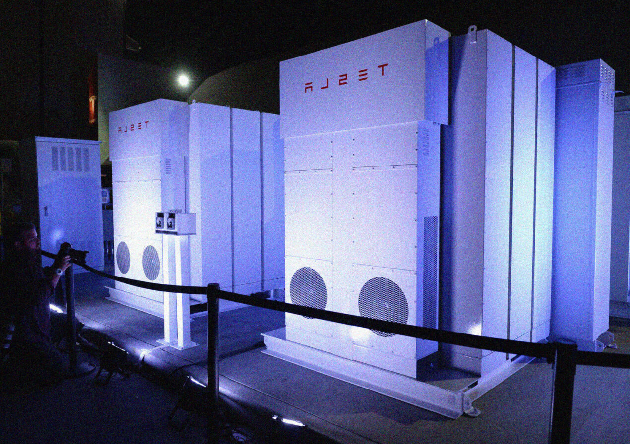 Volkswagen userà i Tesla Powerpack nelle sue stazioni di ricarica