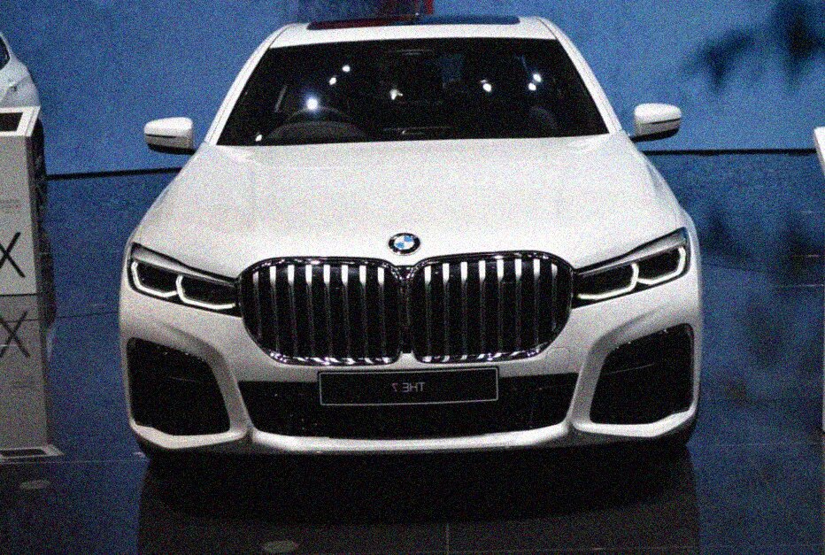 La nuova BMW serie 7 è disponibile anche con motori ibridi plug-in