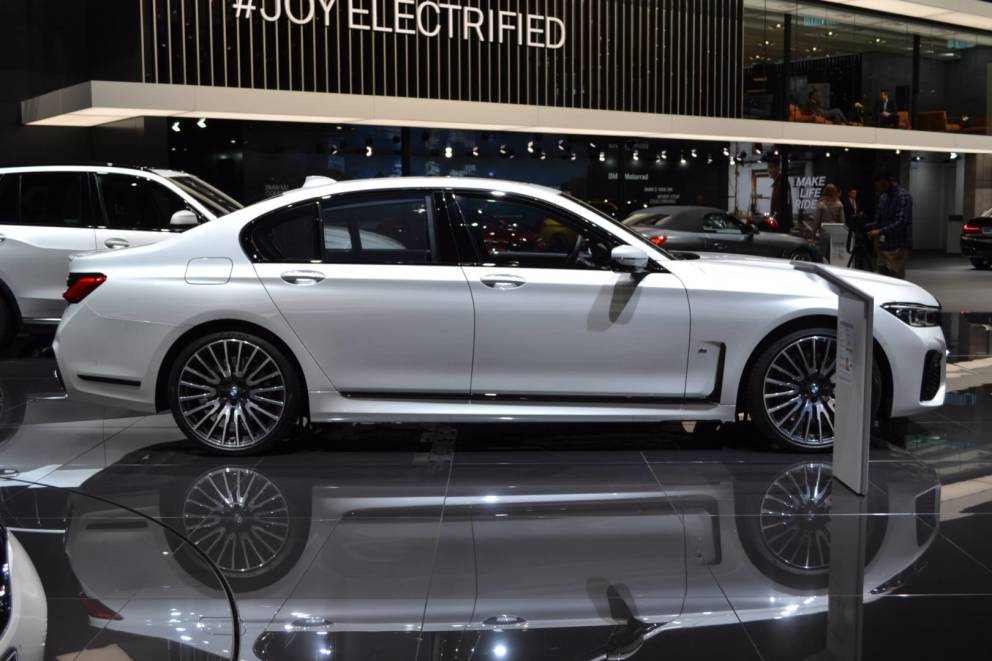 La nuova BMW serie 7 è disponibile anche con motori ibridi plug-in 2