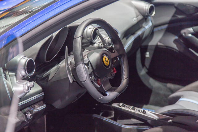 Ferrari F8 Tributo è l'auto pià potente di sempre del cavallino dal costo di 236.000 euro 2