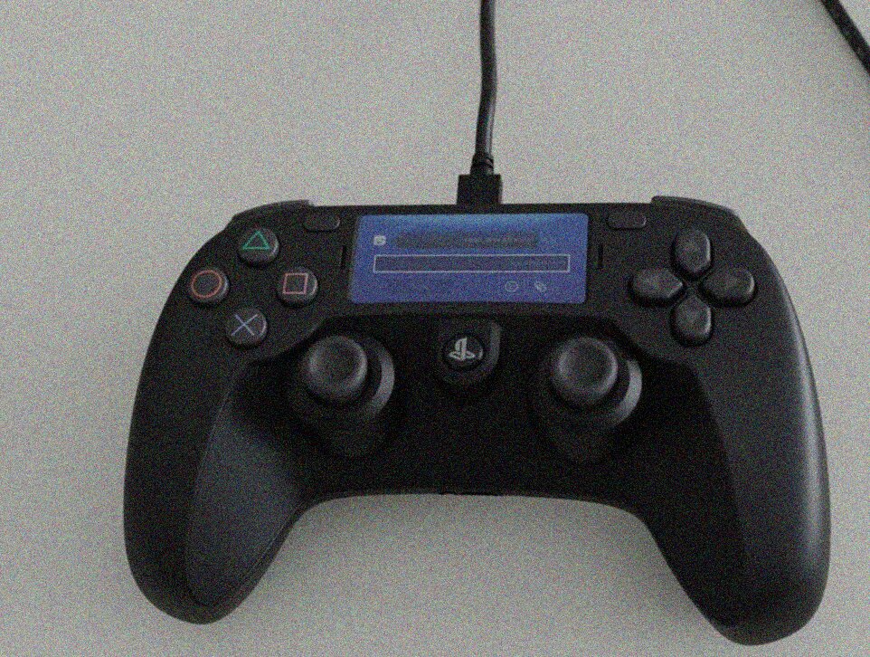 Il presunto DualShock 5 con display touchscreen di PlayStation 5 mostrato in foto