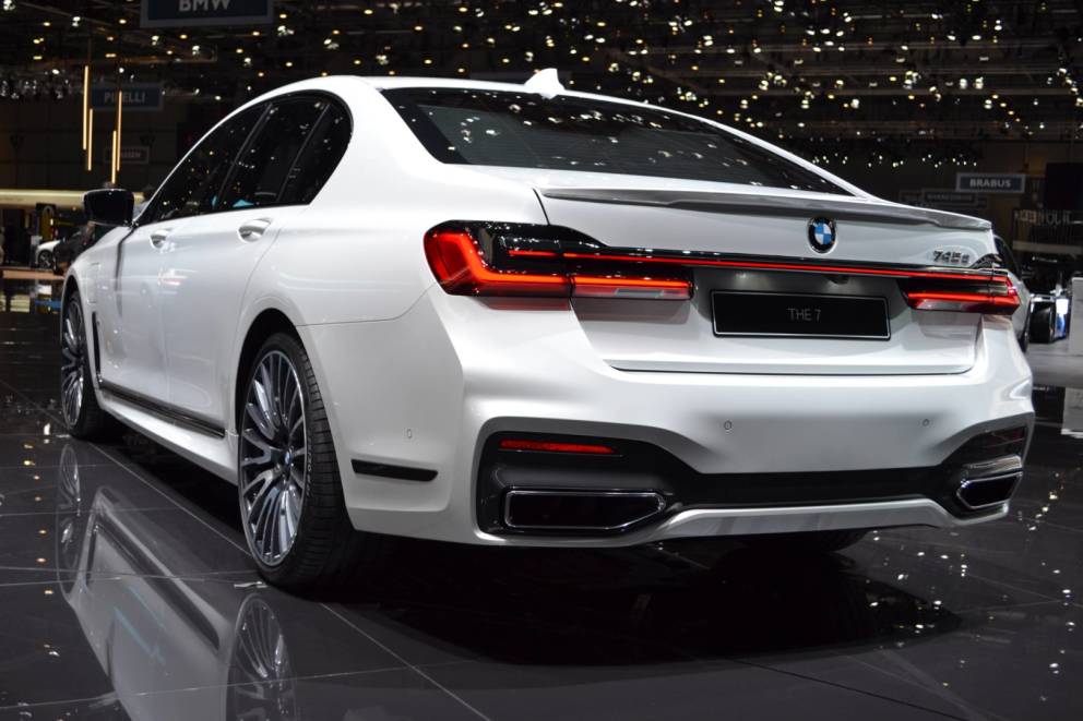 La nuova BMW serie 7 è disponibile anche con motori ibridi plug-in 1