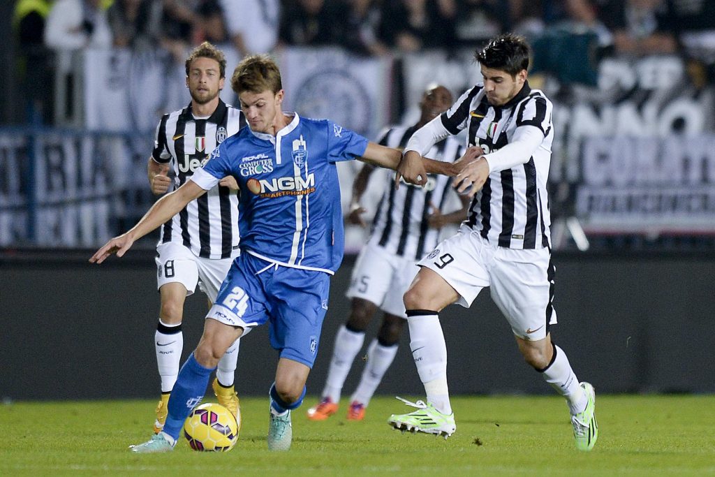 Arbitri in campo con le videocamere: al via i test delle referee cam 4