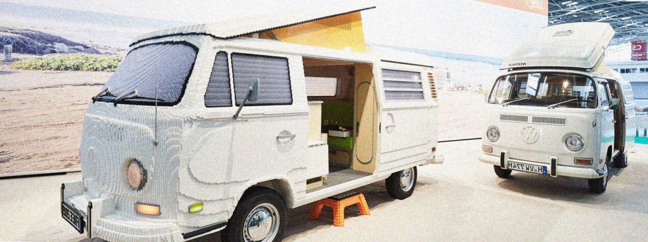 400mila mattoncini LEGO per ricreare il pulmino Volkswagen T2 degli anni 60'