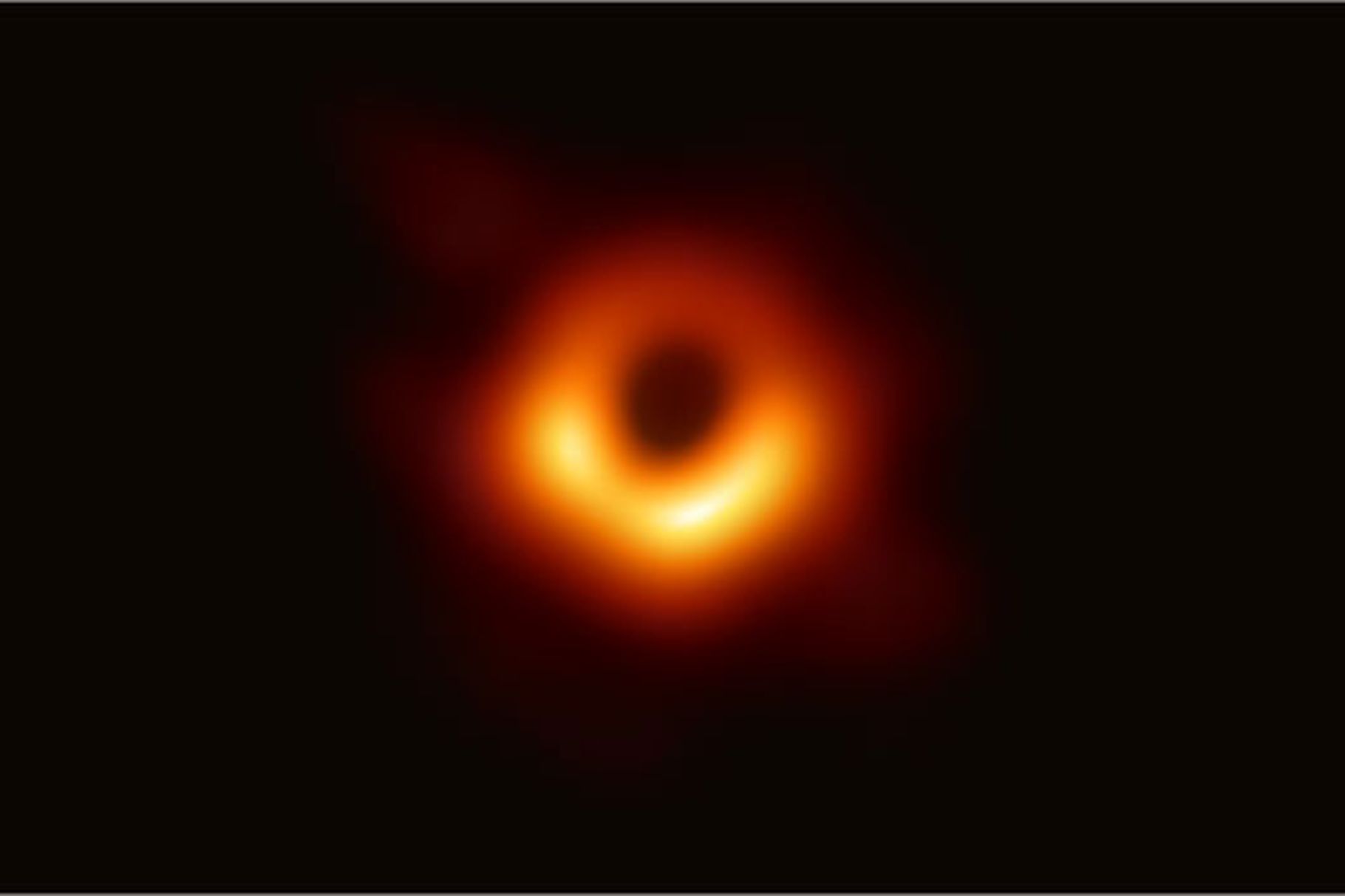 Foto reale buco nero Event Horizon Telescope EHT