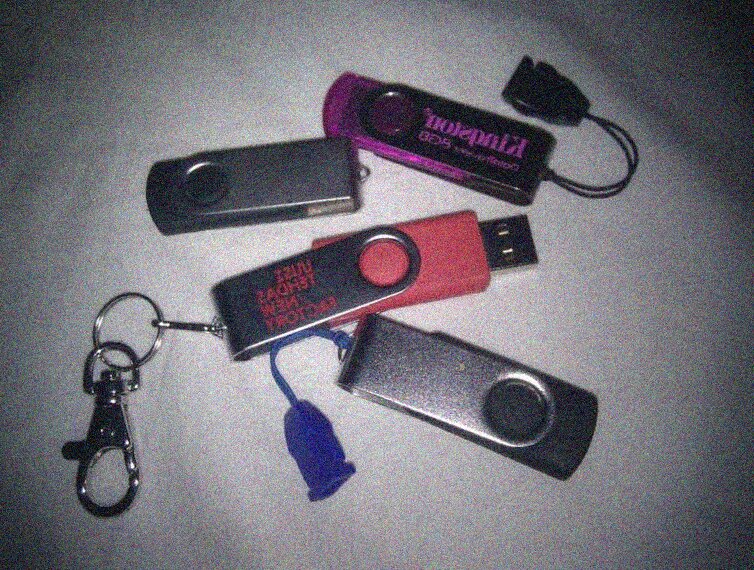 Il curioso bug che non permette di installare Windows 10 May 2019 su computer con penne USB e schede SD collegate