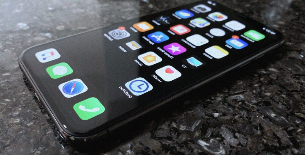 iOS 13 Dark Mode