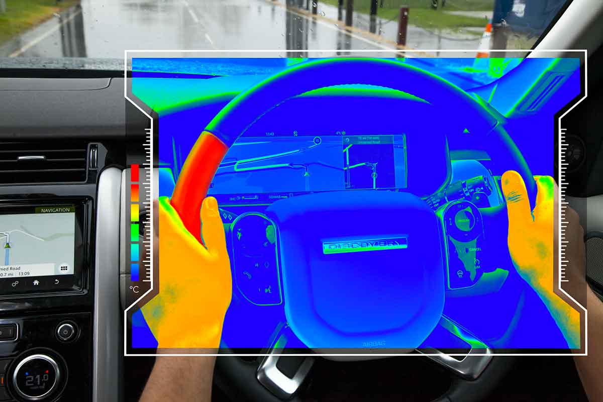 Land Rover pensa a un volante che si riscalda per tenere concentrati i guidatori