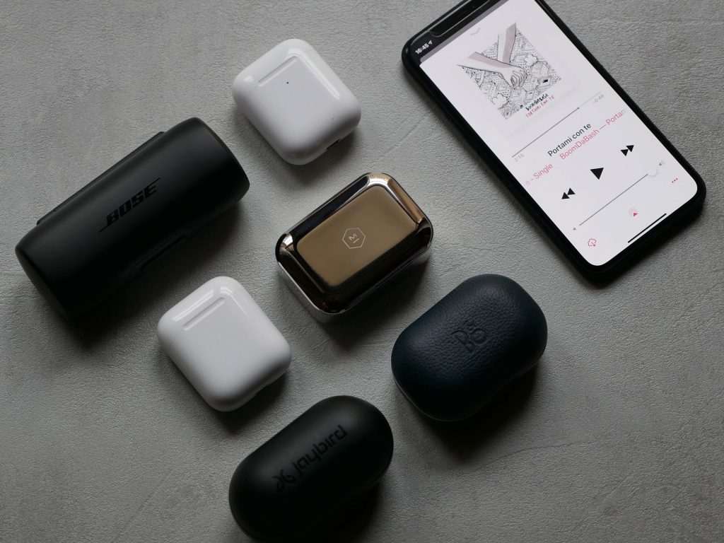 Ecco il design di HTC U Ear, le prime cuffie true wireless dell'azienda 1