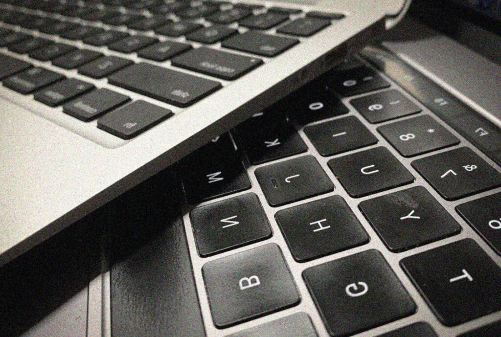 MacBook tastiera farfalla vs tastiera forbice
