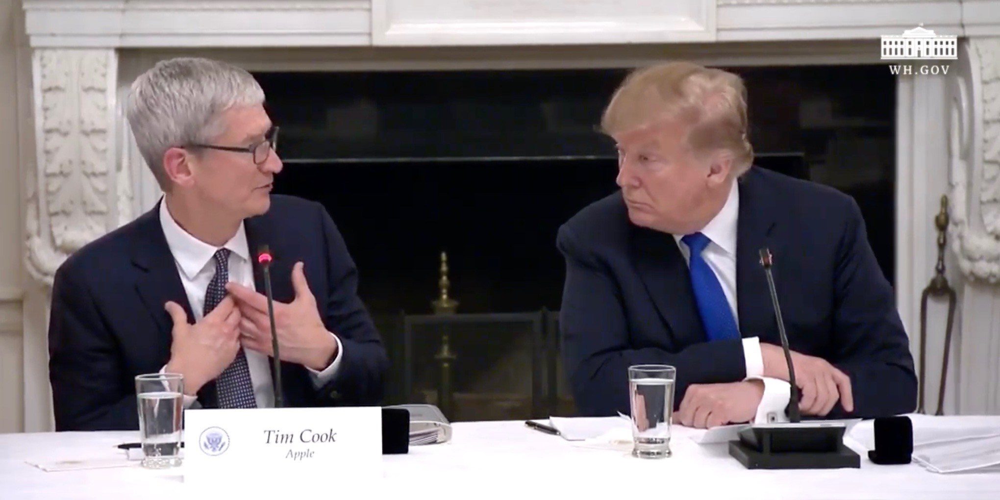 I dazi cinesi potrebbero compromettere la competitività di Apple: vertice tra Trump e Tim Cook