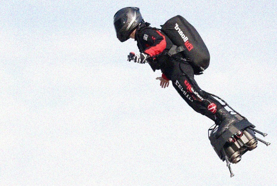 Buona la... seconda: Franky Zapata sorvola il Canale della Manica con il Flyboard