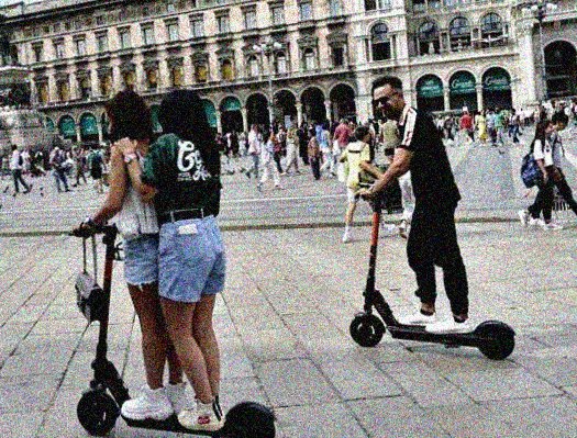 Milano sospende la circolazione dei monopattini elettrici in attesa della segnaletica