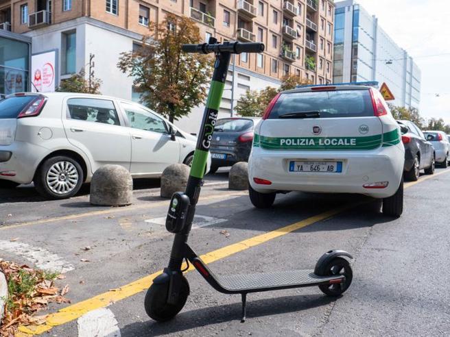 Monopattini elettrici in sharing a Milano, manca ancora il bando