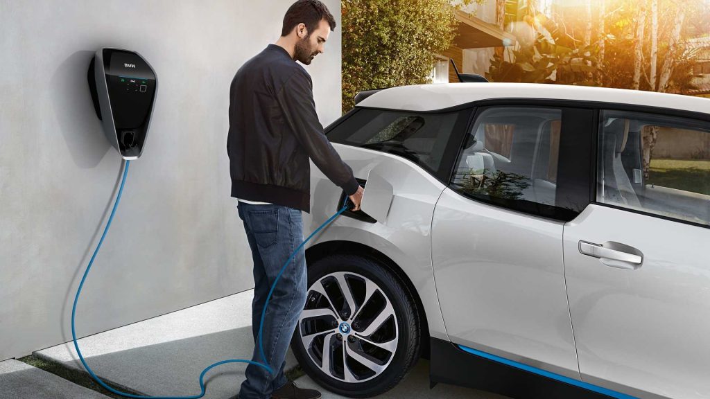 Quanto costa ricaricare un'auto elettrica da casa