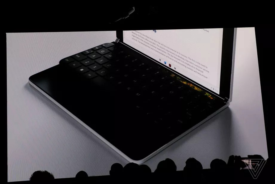 Uno schermo non basta? Ecco Microsoft Surface Neo con due display 4