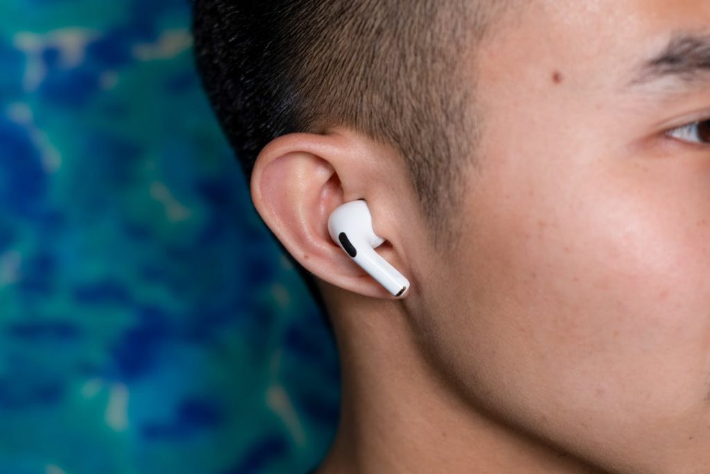 Each stem has a capacitive button for playback controls
