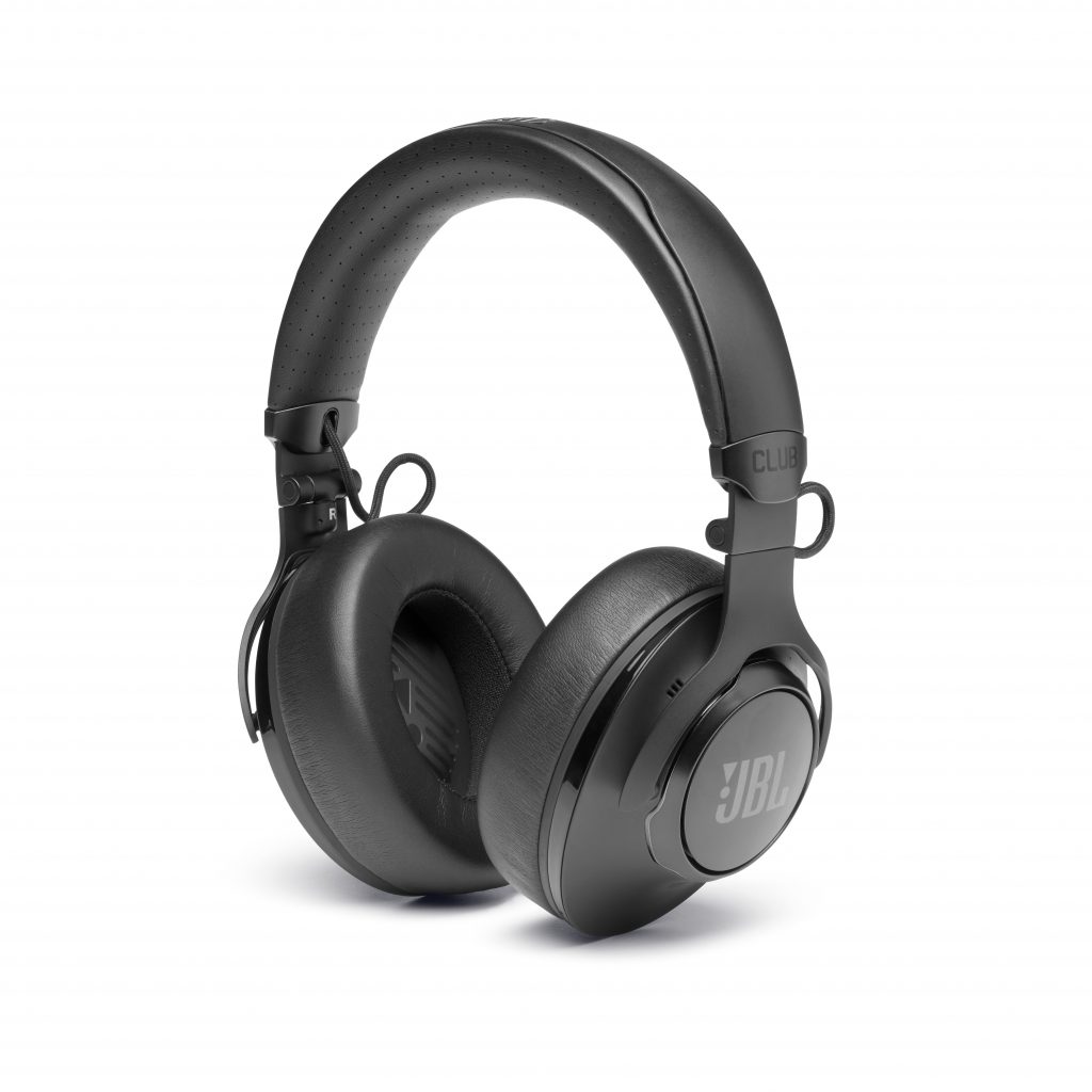 JBL CLUB, al CES le cuffie che combinano performance da studio al piacere di ascolto quotidiano 3