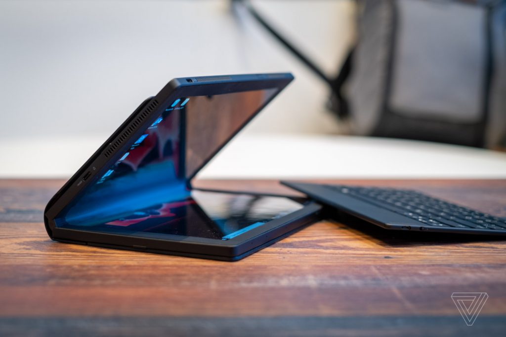 Novità Lenovo al CES di Las Vegas: ThinkPad X1 Fold pieghevole, Yoga con connettività 5G e ThinkBook Plus con display e-ink 1