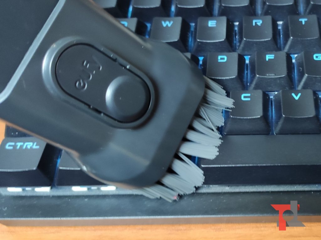 Recensione eufy HomeVac H11, il piccolo aspirapolvere da scrivania 9