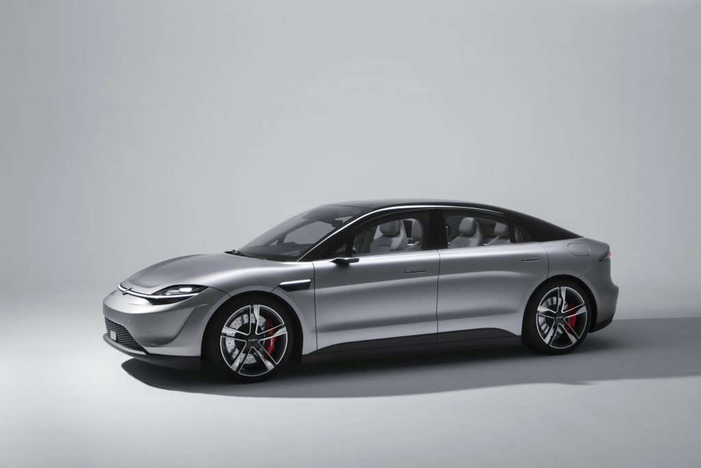 Sony sorprende al CES con il concept di un'auto elettrica dal nome Vision S 4